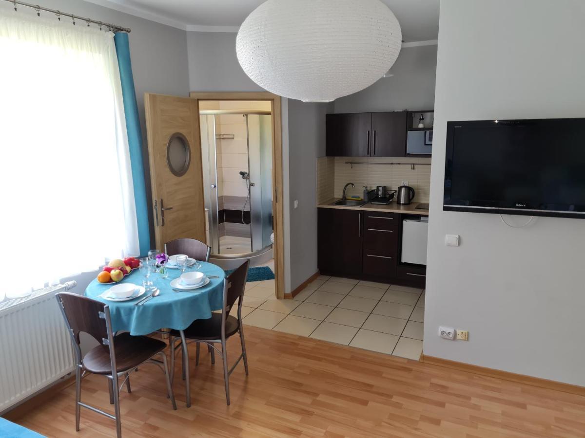 Bela - Pokoje Z Aneksami I Apartamenty โควอบเซก ภายนอก รูปภาพ