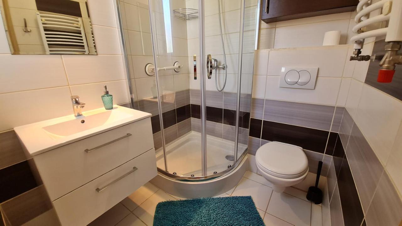 Bela - Pokoje Z Aneksami I Apartamenty โควอบเซก ภายนอก รูปภาพ