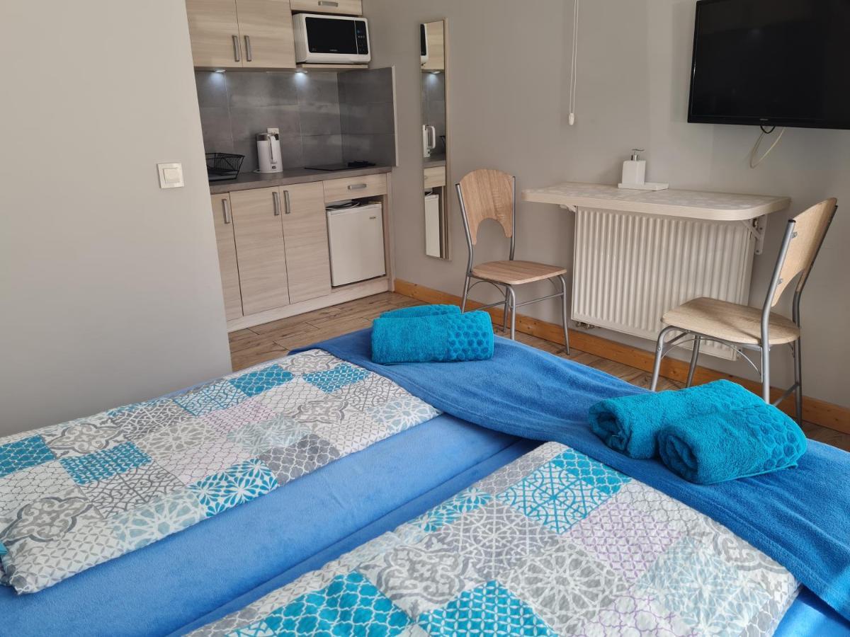 Bela - Pokoje Z Aneksami I Apartamenty โควอบเซก ภายนอก รูปภาพ