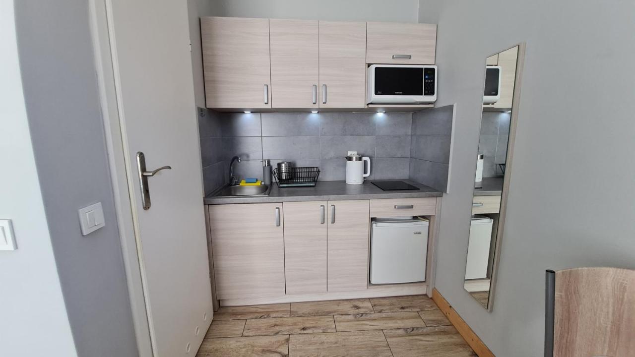 Bela - Pokoje Z Aneksami I Apartamenty โควอบเซก ภายนอก รูปภาพ
